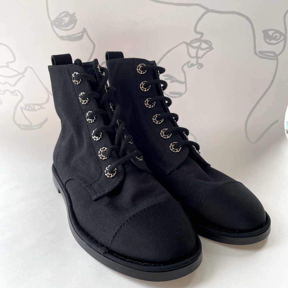 Chanel Canvas Ankle Lace-Up Boots
2021 Collection by Virginie Viard
Black